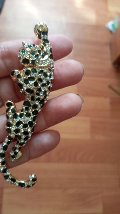 Брошь  яркая стильная