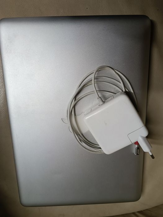 Apple MacBook Pro 13.3 inch  SSD 256  6GB Ram