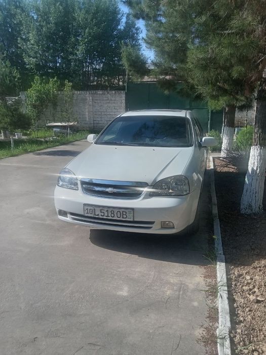 Lacceti 1.8  srochniy sotiladi