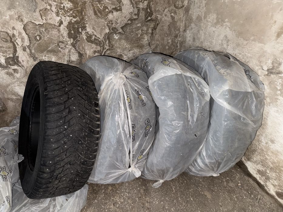 Ланд Крузер 200.Зимные Шины 285/60 R18