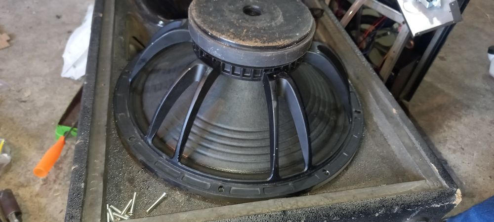 Продам музыкальную пасивную колонку