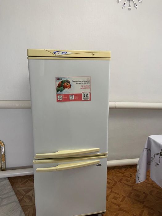 Продам Холодильник LG