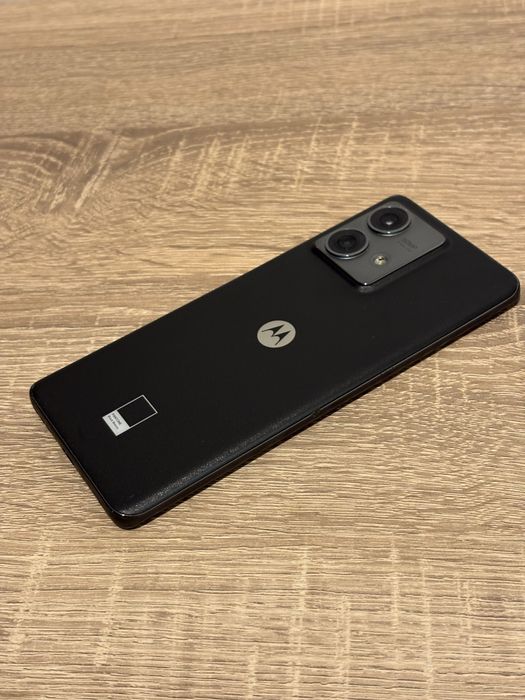 Motorola Edge 40 Neo – cutie + garanție + huse – stare foarte bună