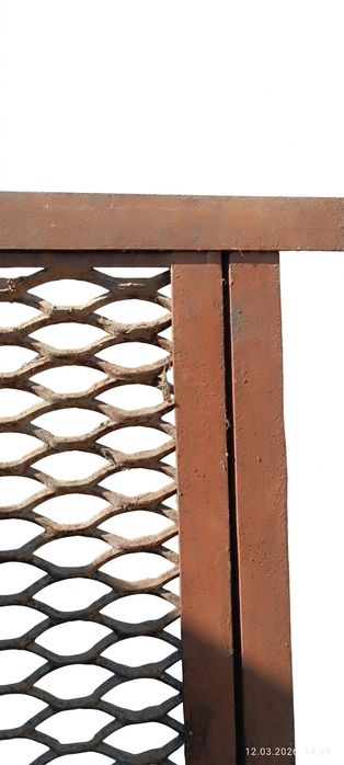 Продам решётчатую дверь