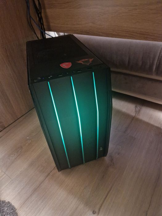 Продавам компютър