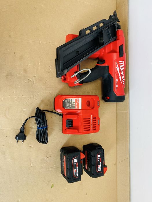 Pistol cuie Milwaukee M18 FFN