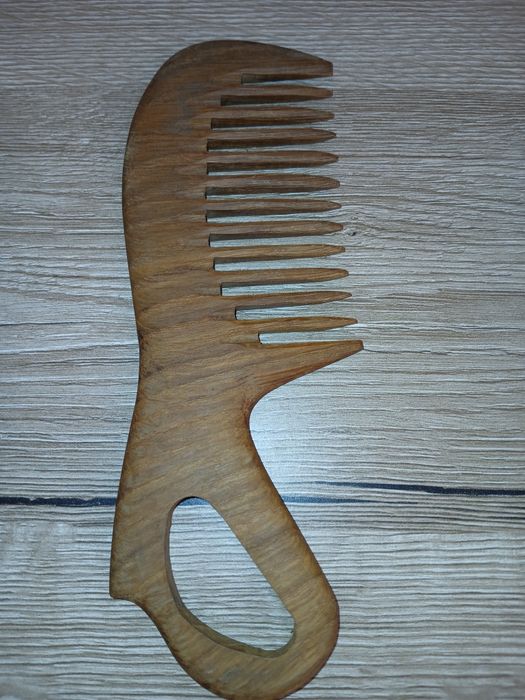 НОВ! Дървен гребен