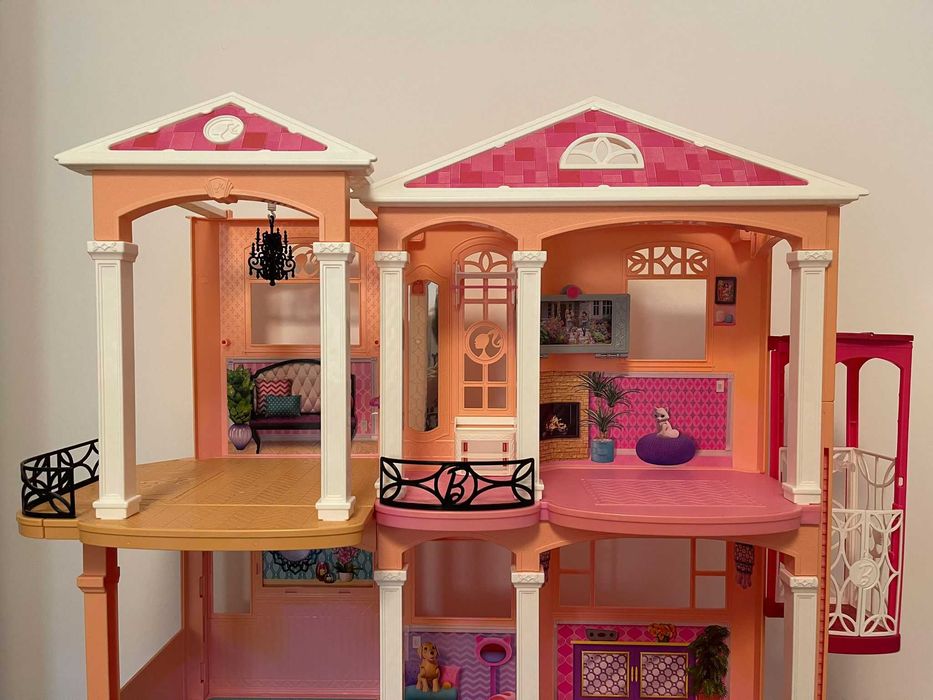 Casuta Barbie Dream House