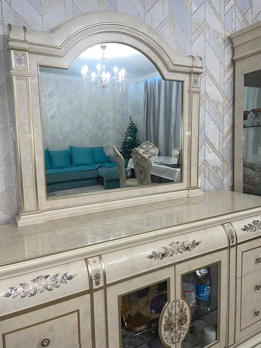 Витрина шикарная неоклассика