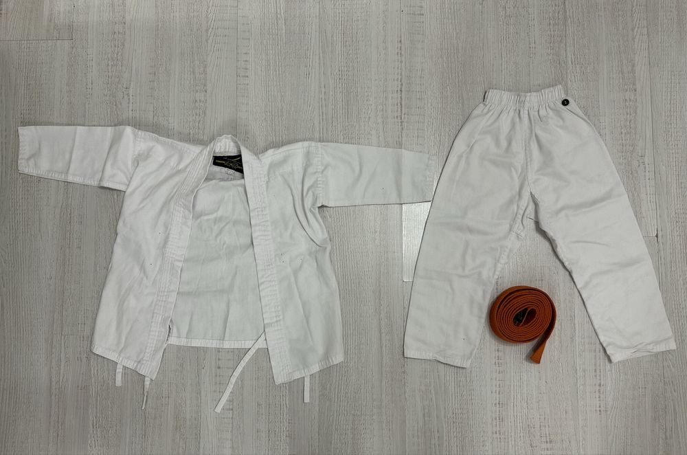Продается кимоно для карате/дзюдо
