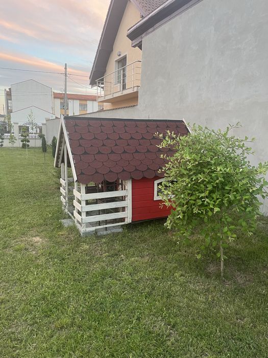 Căsuță de curte de lemn