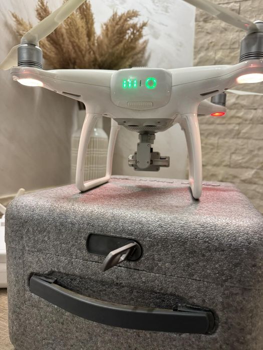 DJI Phantom 4 дрон