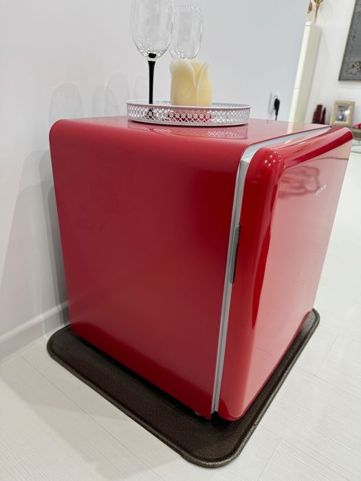 Frigider minibar VORTEX VM5SRD01M, 47 l, H 50 cm, Clasa E, rosu
