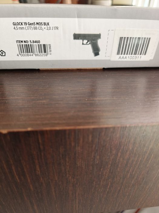 Продавам airsoft Glock 19 MOS