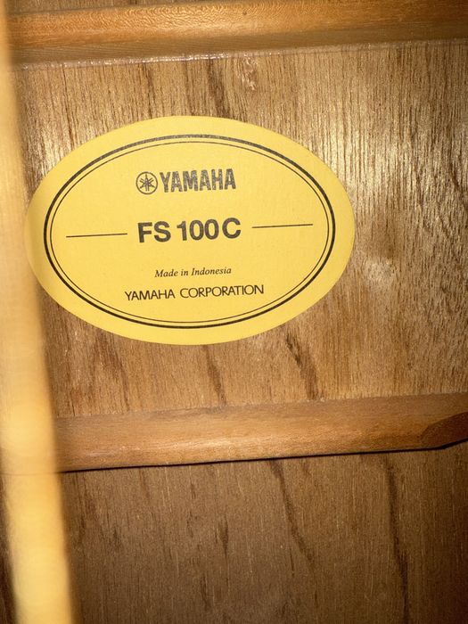 Акустическая гитара Yamaha