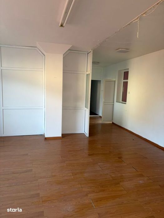 Casa P+1, 350 mp utili, teren 500 mp, zona Craiovita Noua