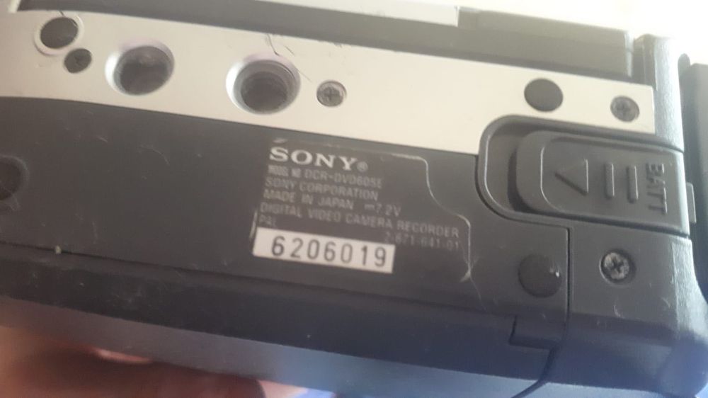 Продаю видео камеру