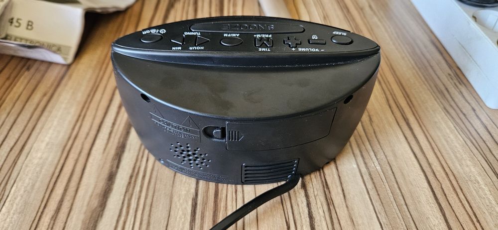 Ceas electronic cu radio