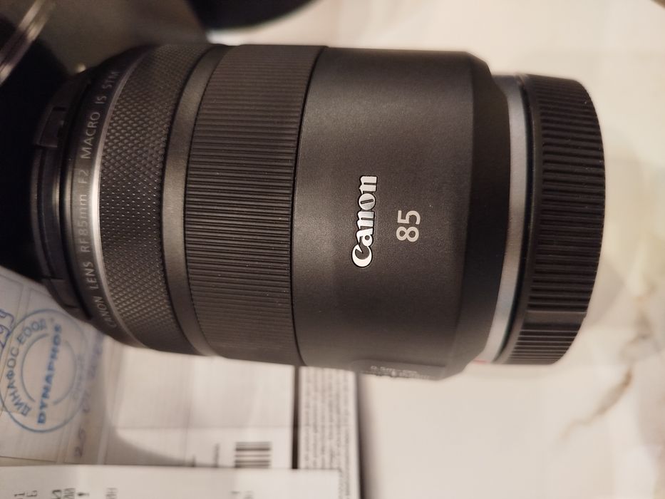 Продавам обектив CANON RF 85mm f/2.0 Macro