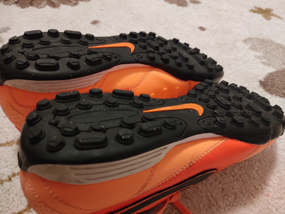 Ghete Nike pentru sintetic