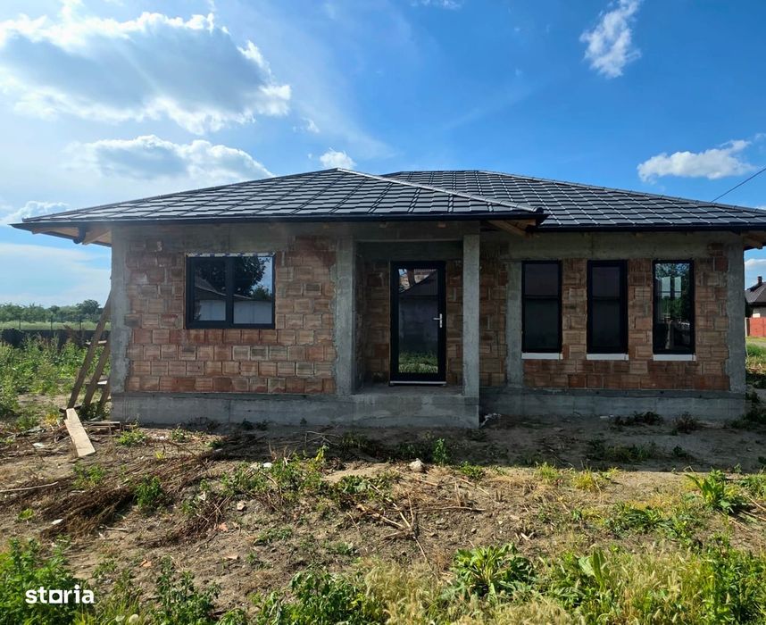 De vanzare casa noua la 5 minute de Roman, teren de 500mp 72900 euro