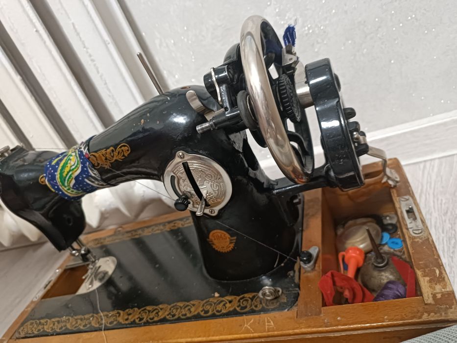 Продам швейную машинку