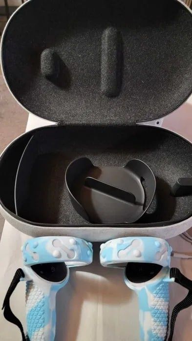 Oculus Quest 2 

Очки виртуальной реальности Oculus Quest 2 64G