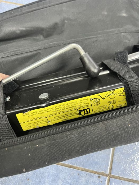 Cric touareg 7p nou cu husa