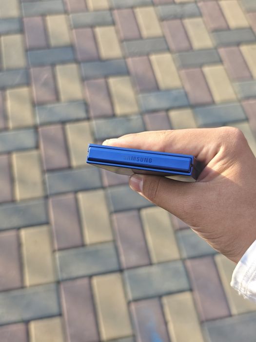 Samsung flip 7 blue