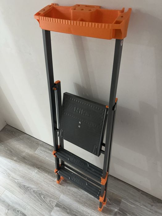 Стремянка новая продам