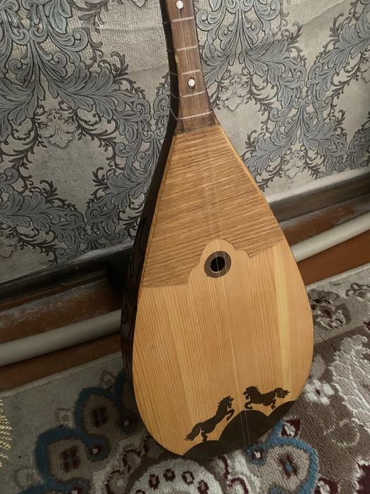 Домбыра сатылады