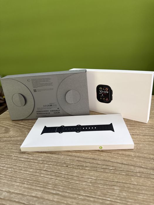 Apple Watch Ultra 2 49 mm Black Ti Black Ocean Band