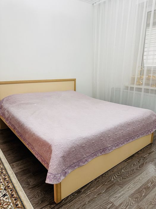 Итальянская кровать 2м * 1,8м