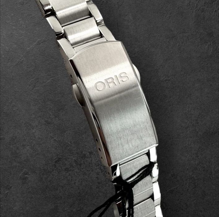 Oris Aquis Date "Upcycle" (36.5 мм) чисто нов фул комплект