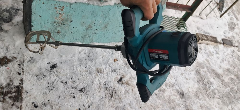 Продаю стройтельный миксер недорого