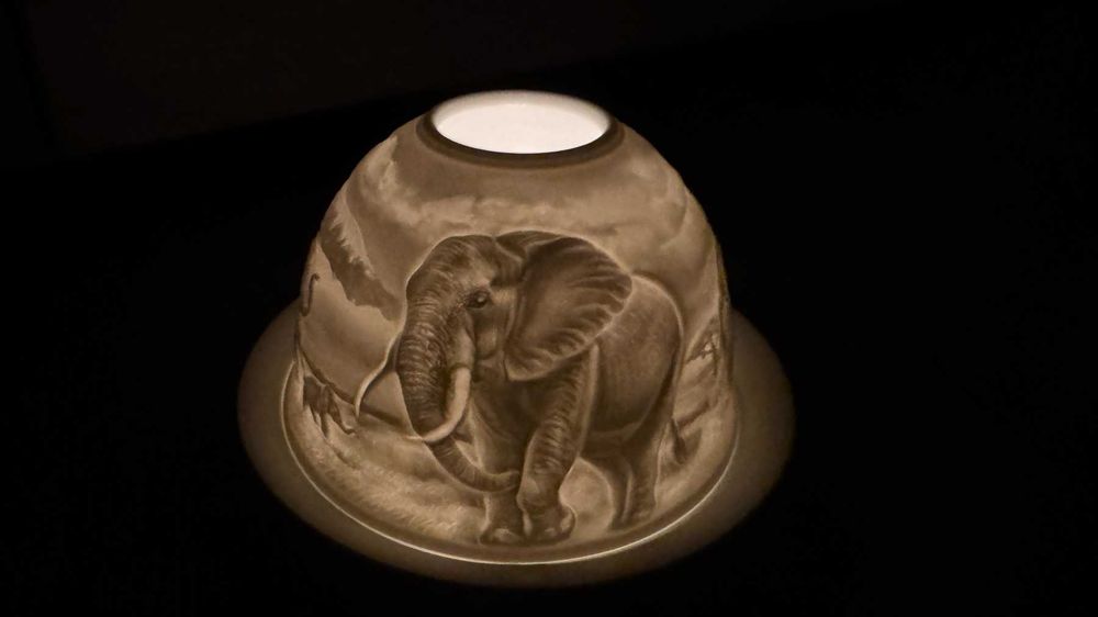 Разкошен чаен свещник, слончета–Фин порцелан!