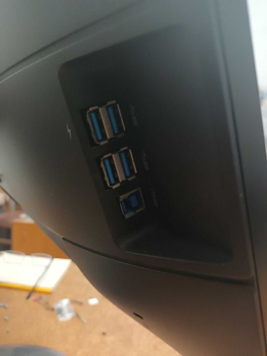 Продавам монитор PHILIPS 24инча