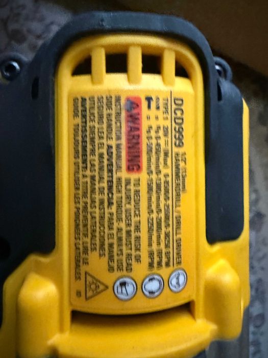 Шуруповерт DeWALT (только инструмент)