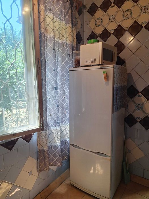 Продается квартира Мирзо Улугбек 3-х комнатная, 2 этаж, 4 этажный дом