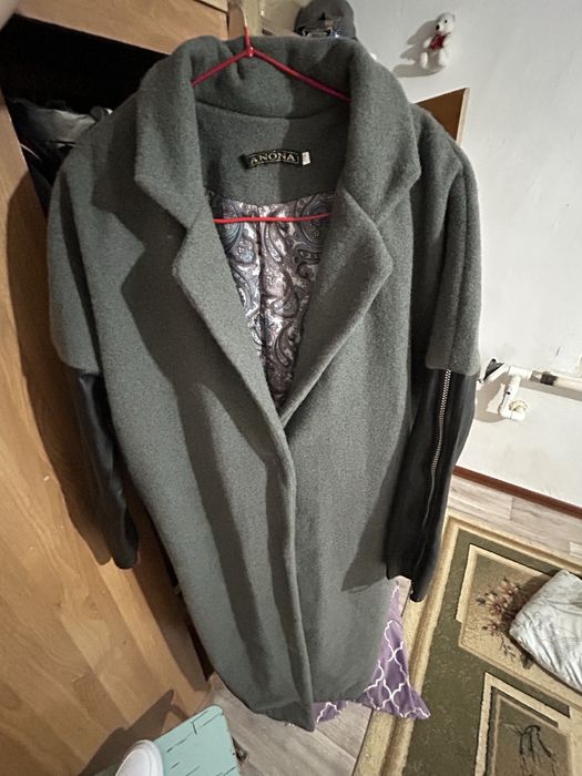 Продаю Пальто с кожаными рукавами