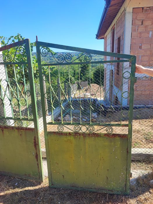 Продавам дворна  врата