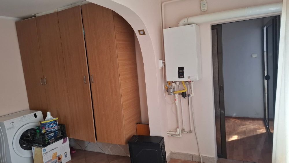 Ofer chirie 2 camere la curte