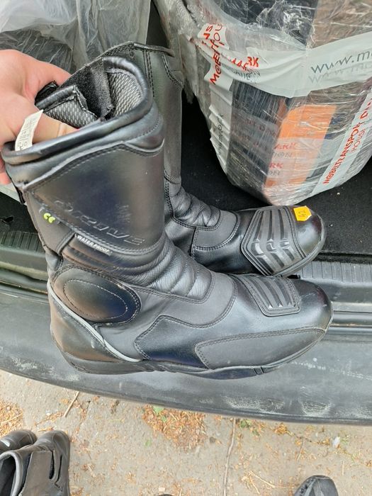 Vand ghete moto din piele