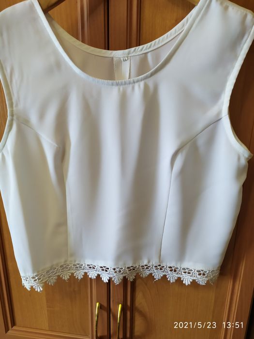 Блузки, кофточки разные.