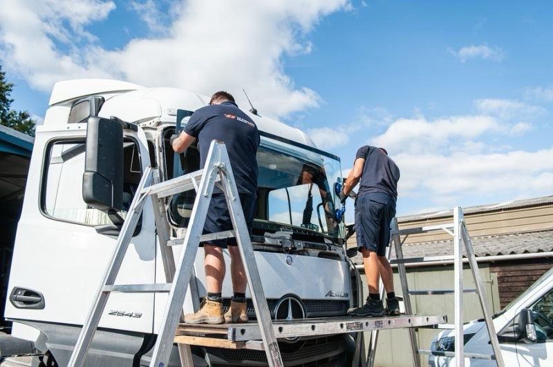 Лобовые стекла для грузовых