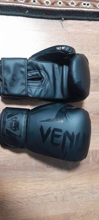Продам боксёрские перчатки