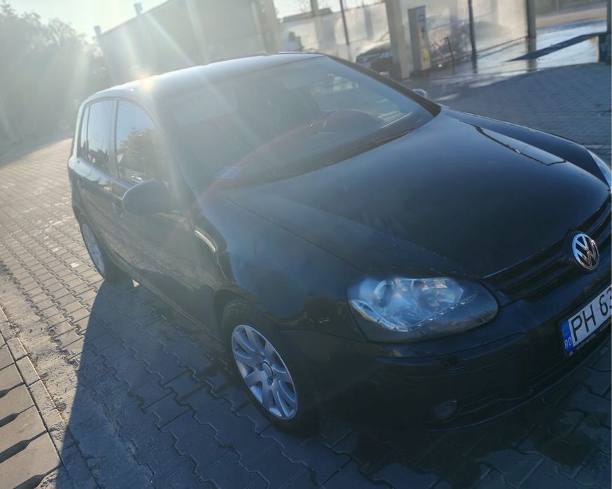 Se vinde masina golf 5