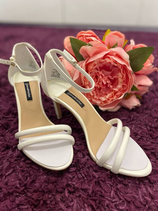 Обувки на висок ток