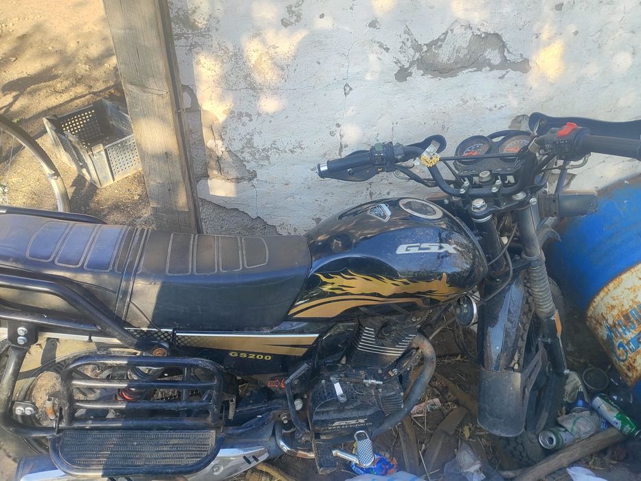 Продам мотоцикл GSX 200см³ 300k
