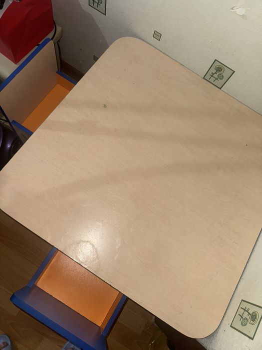 Детский стол со стульями,деревянный